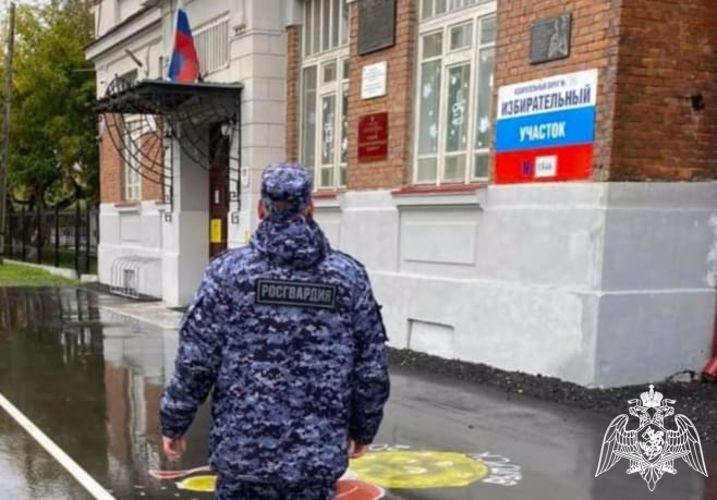 Руководство и личный состав Росгвардии в Тюменской области принимает участие в Едином дне голосования