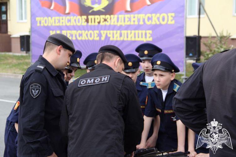 Начальник территориального управления Росгвардии поздравил  Тюменское президентское кадетское училище с 10-летним юбилеем 