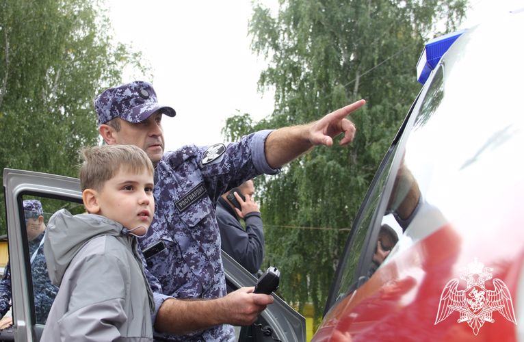 Росгвардия в Тюмени приняла участие в XI региональной выставке обороны и безопасности «Служим Отечеству» 