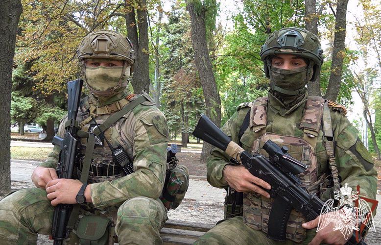 Росгвардейцы в Донецке вывели людей из-под обстрела и помогли раненым