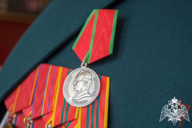 Офицерам Уральского округа Росгвардии вручены государственные награды