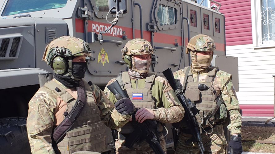 Офицеры СОБР Росгвардии в Тюмени принимают поздравления с профессиональным праздником 