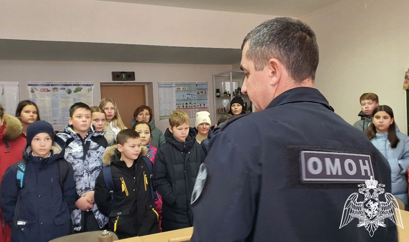 Офицеры тюменского ОМОН присоединились к профориентационному проекту для школьников «Россия – мои горизонты»