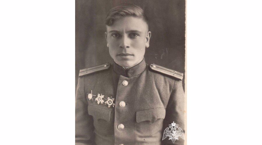 Со 100-летним юбилеем ветерана Великой Отечественной войны поздравили росгвардейцы в Тюмени (видео)