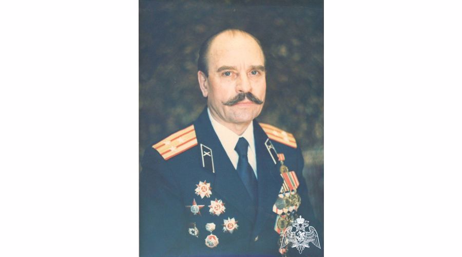 Со 100-летним юбилеем ветерана Великой Отечественной войны поздравили росгвардейцы в Тюмени (видео)