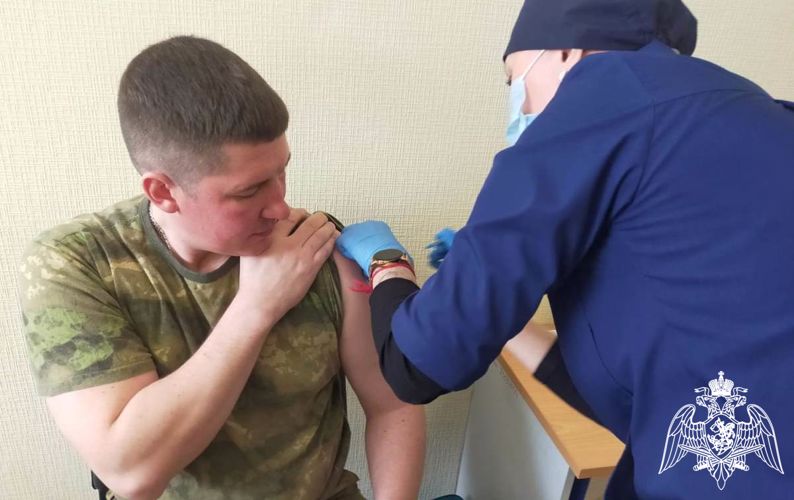 Вакцинация личного состава Росгвардии от вирусных инфекций продолжается в Тюменской области 