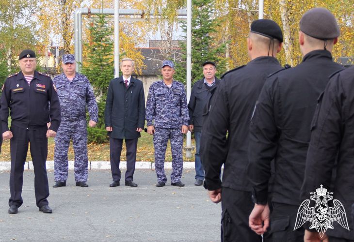 Сотрудники и ветераны тюменского ОМОН принимают поздравления в профессиональный праздник