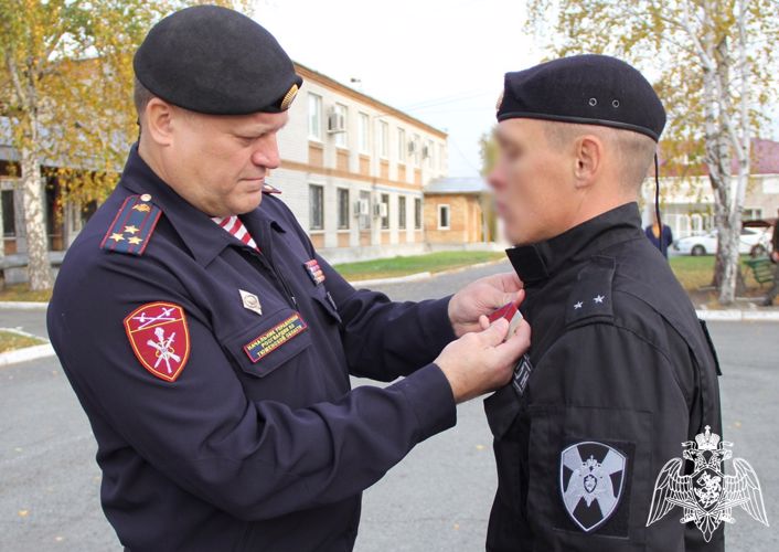 Сотрудники и ветераны тюменского ОМОН принимают поздравления в профессиональный праздник
