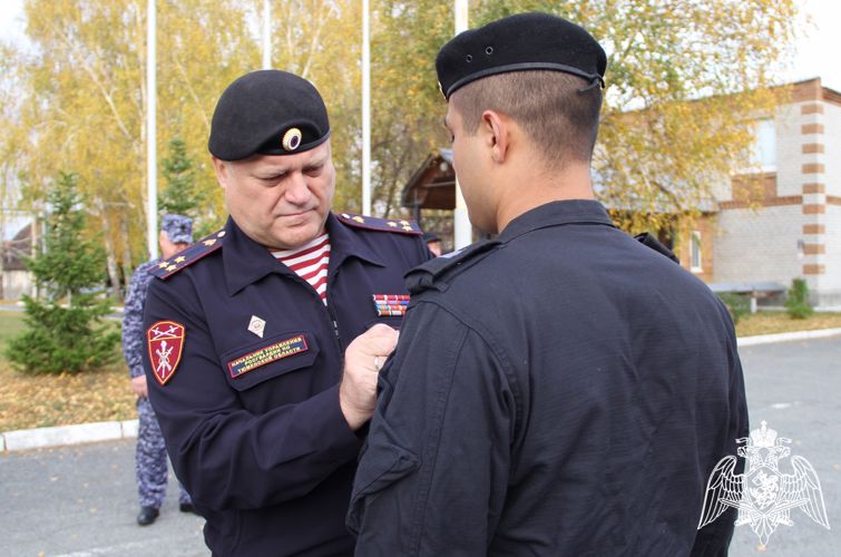 Сотрудники и ветераны тюменского ОМОН принимают поздравления в профессиональный праздник