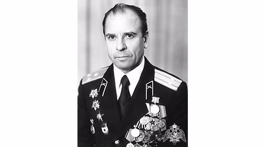 Со 100-летним юбилеем ветерана Великой Отечественной войны поздравили росгвардейцы в Тюмени (видео)