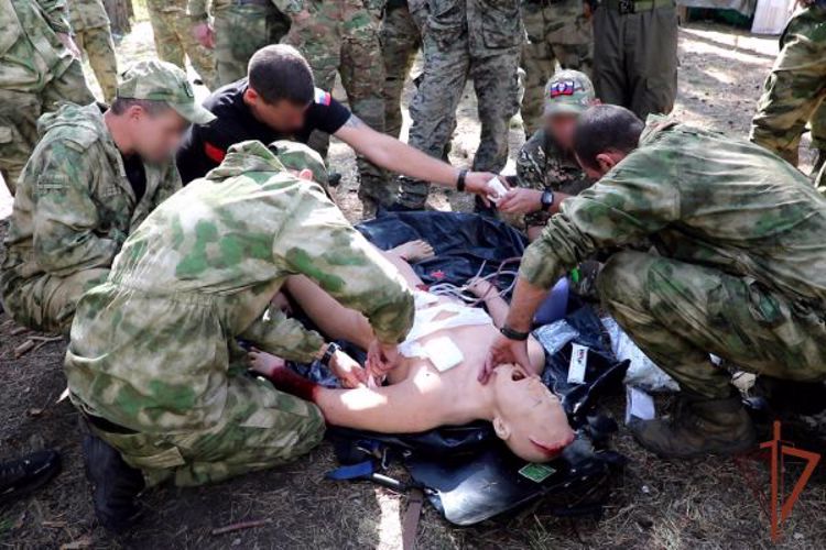Занятия с росгвардейцами по тактической медицине прошли в ЛНР