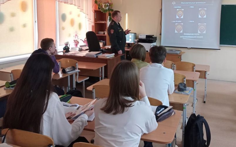 Росгвардейцы проводят военно-патриотические мероприятия с тюменскими школьниками