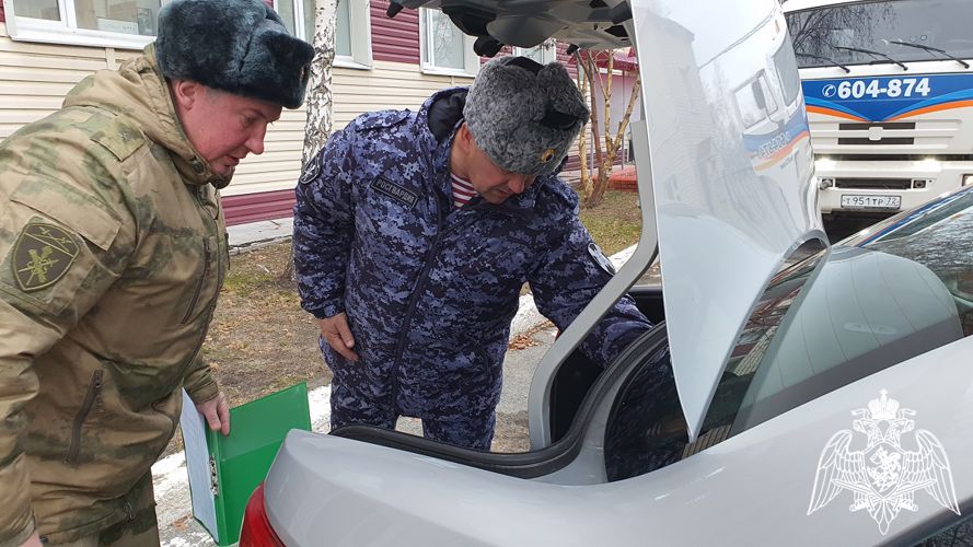 Технику и вооружение подготовили к зимнему периоду эксплуатации подразделения территориального управления Росгвардии в Тюменской области 