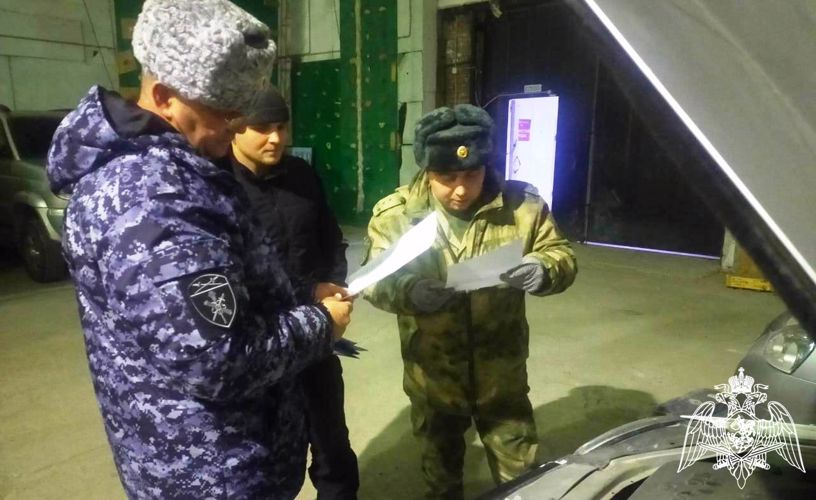 Технику и вооружение подготовили к зимнему периоду эксплуатации подразделения территориального управления Росгвардии в Тюменской области 