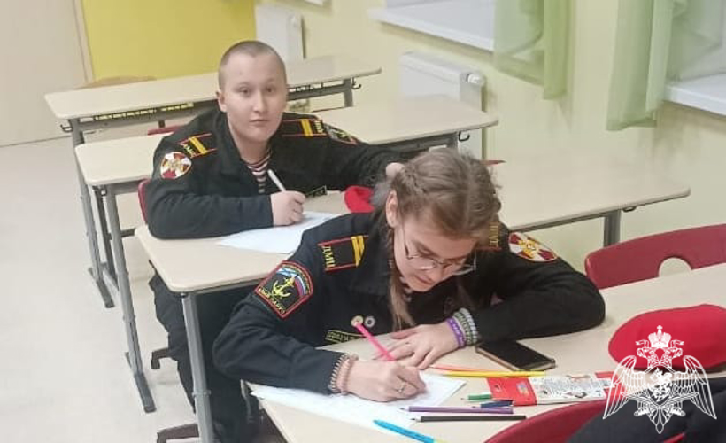 Учащиеся тюменской гимназии присоединились к акции Росгвардии «С любовью к маме!»
