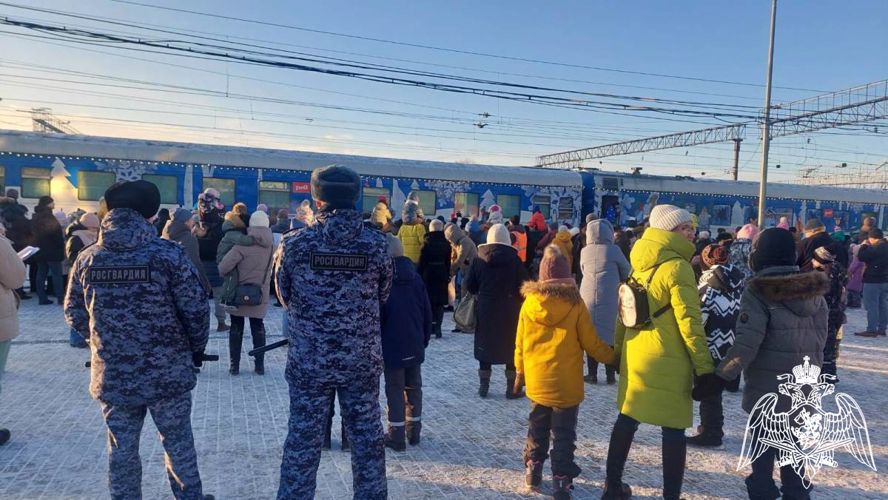 Росгвардия обеспечила безопасность поезда Деда Мороза в Тюмени