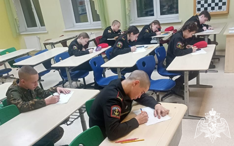 Учащиеся тюменской гимназии присоединились к акции Росгвардии «С любовью к маме!»