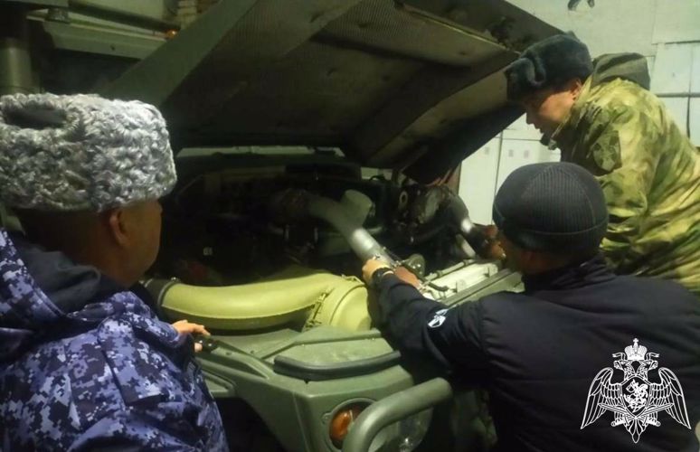 Технику и вооружение подготовили к зимнему периоду эксплуатации подразделения территориального управления Росгвардии в Тюменской области 