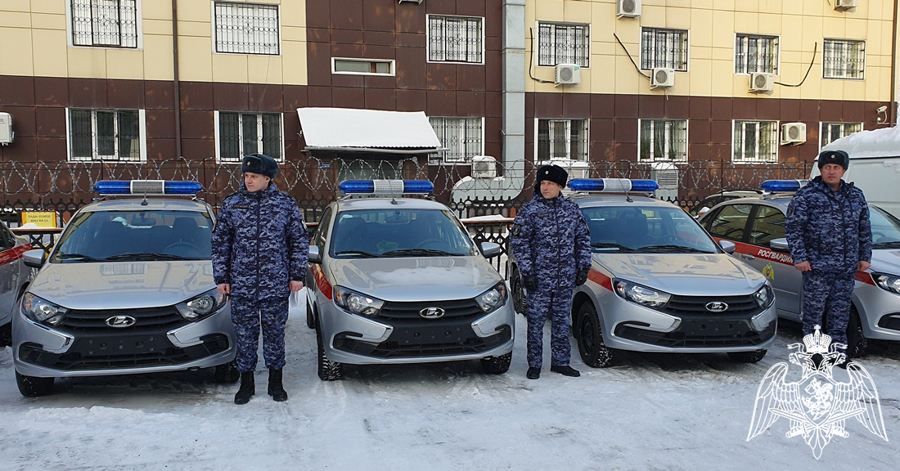 Росгвардейцам вручили ключи от новых автомобилей в Тюменской области