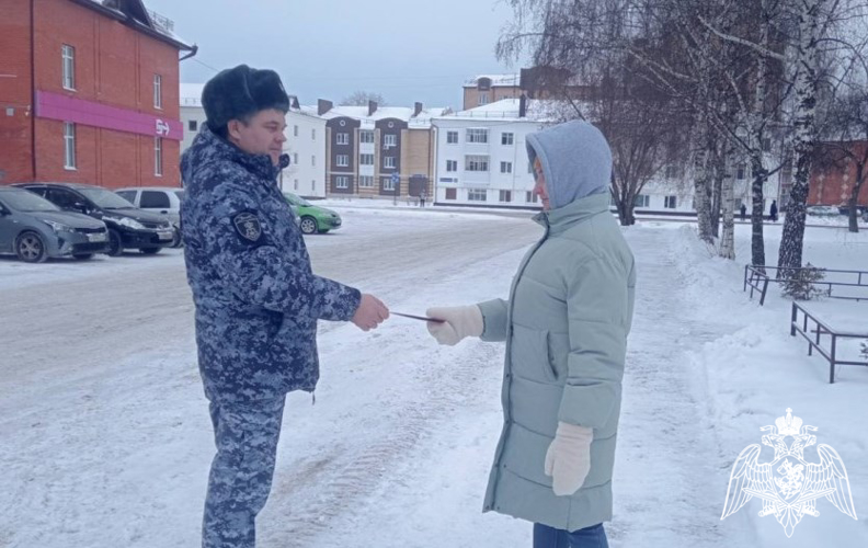 Росгвардейцы в Тюменской области напоминают землякам о соблюдении правил безопасности в новогодние праздники