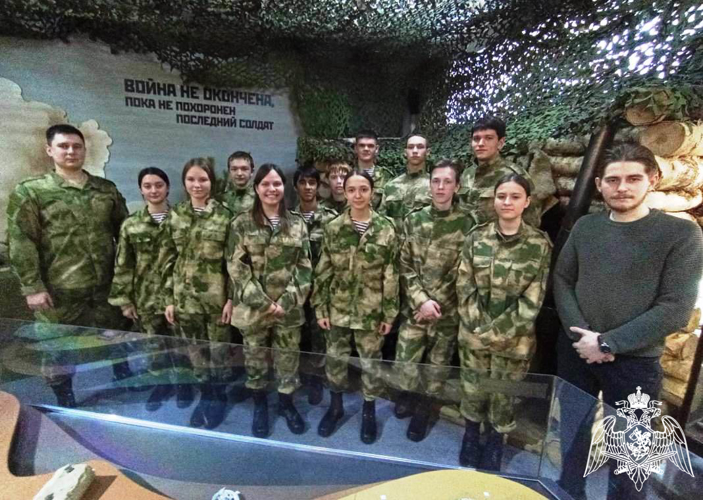 В преддверии 80-летия полного снятия блокады Ленинграда кадеты специализированной группы Росгвардии побывали в уникальном музее (видео)