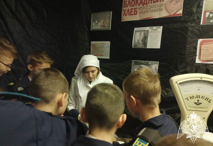 Патриотические акции к 80-летию полного снятия блокады Ленинграда поддержали росгвардейцы и кадеты в Тюмени