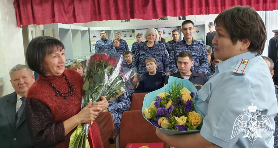 Ветерана службы с 65-летним юбилеем поздравили в Тюмени 