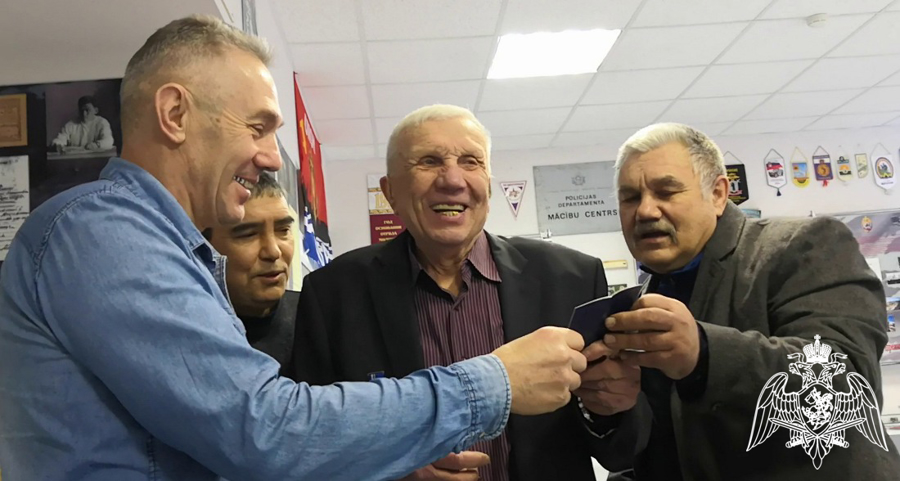 С 80-летним юбилеем поздравили ветерана тюменского ОМОН
