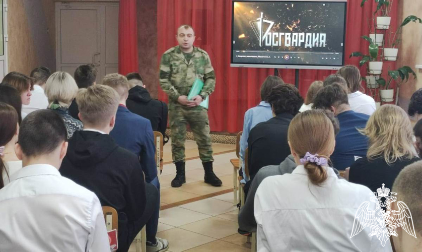 Военнослужащие Росгвардии продолжают знакомить тюменских школьников с ведомственными институтами