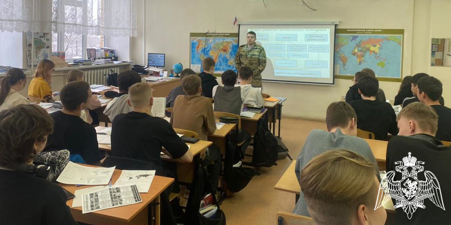 Тюменские школьники продолжают знакомиться с военными институтами Росгвардии 