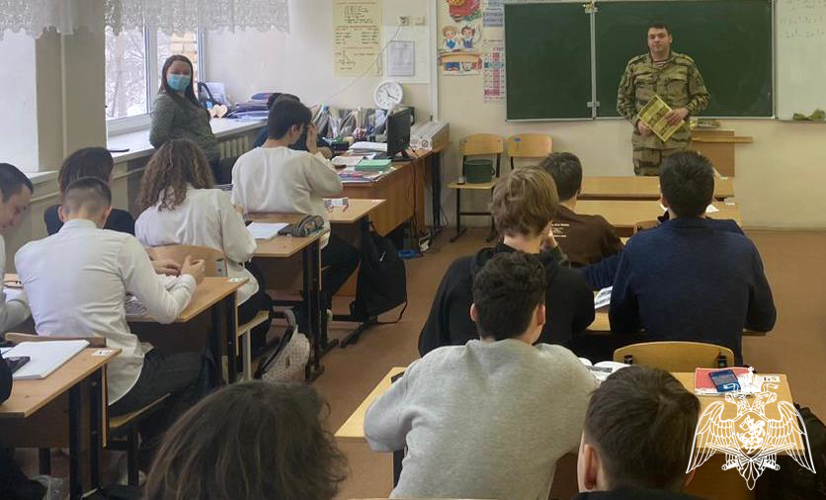 Тюменские школьники продолжают знакомиться с военными институтами Росгвардии 