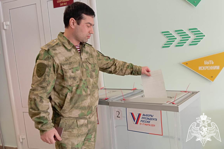 Росгвардейцы в Тюменской области приняли участие в голосовании на выборах Президента Российской Федерации