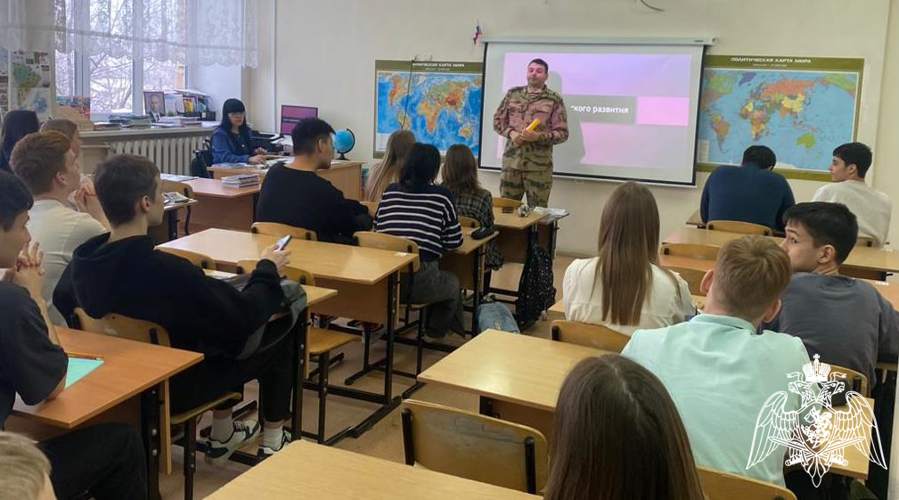 Тюменские школьники продолжают знакомиться с военными институтами Росгвардии 