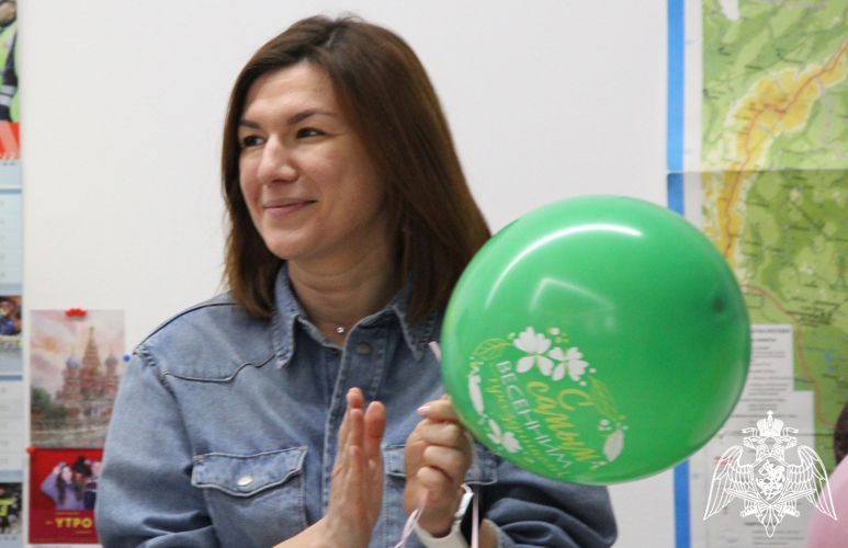 Праздничная акция «Весенний комплимент от Росгвардии» проходит в Тюменской области (видео)