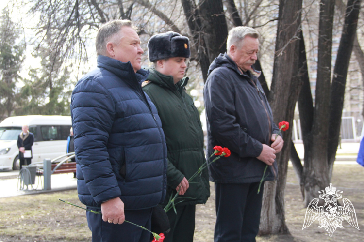 Память узников фашистских концлагерей почтили росгвардейцы в Тюмени