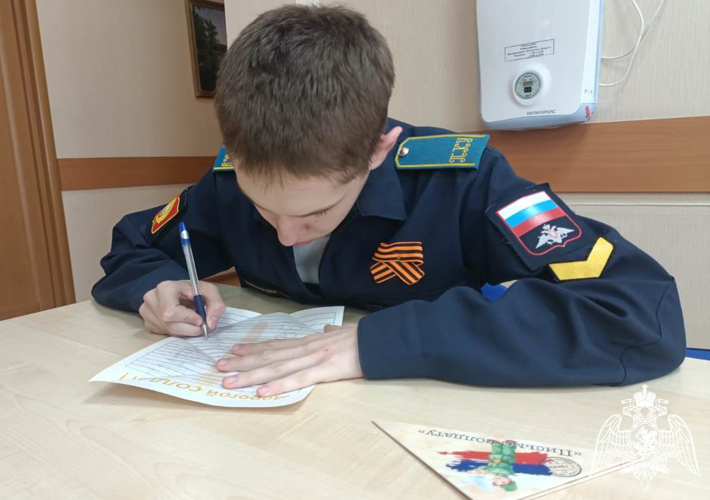 В преддверии Дня Победы тюменские кадеты подготовили поздравительные послания бойцам спецназа Росгвардии