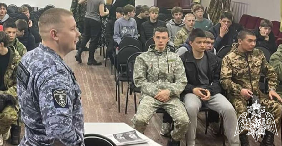 Росгвардейцы Тюмени продолжают профориентационные встречи со старшеклассниками региона