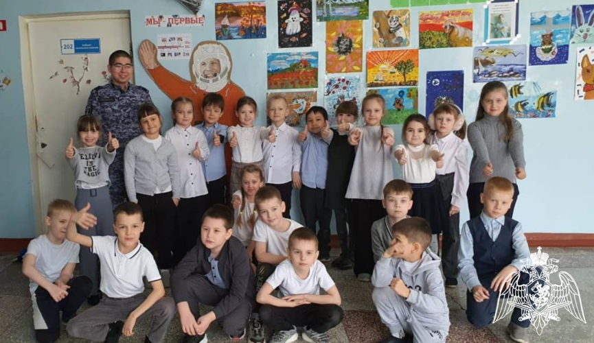 Накануне Дня космонавтики росгвардейцы провели познавательные мероприятия для тюменских  школьников