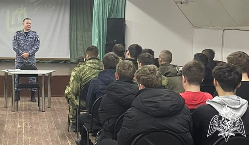 Росгвардейцы Тюмени продолжают профориентационные встречи со старшеклассниками региона