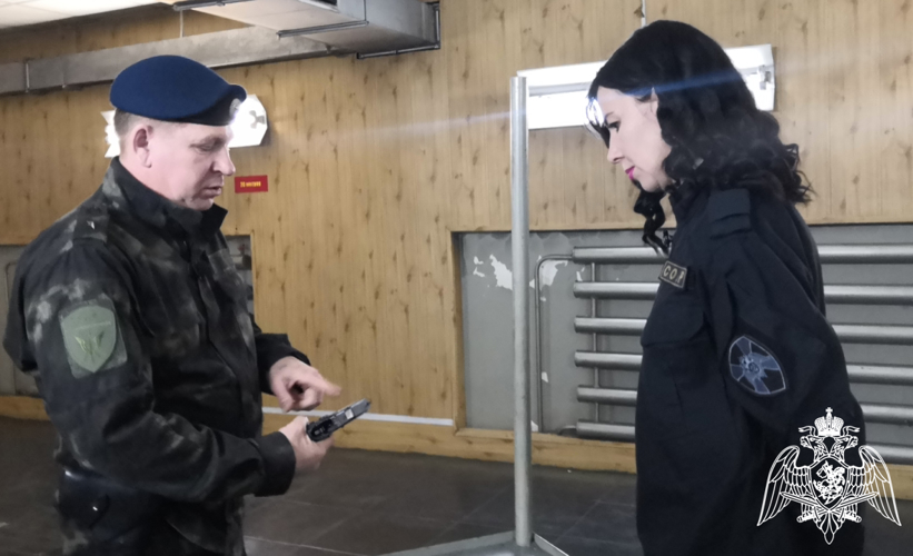 Журналист тюменского телевидения примерила на себя профессию сотрудника СОБР Росгвардии