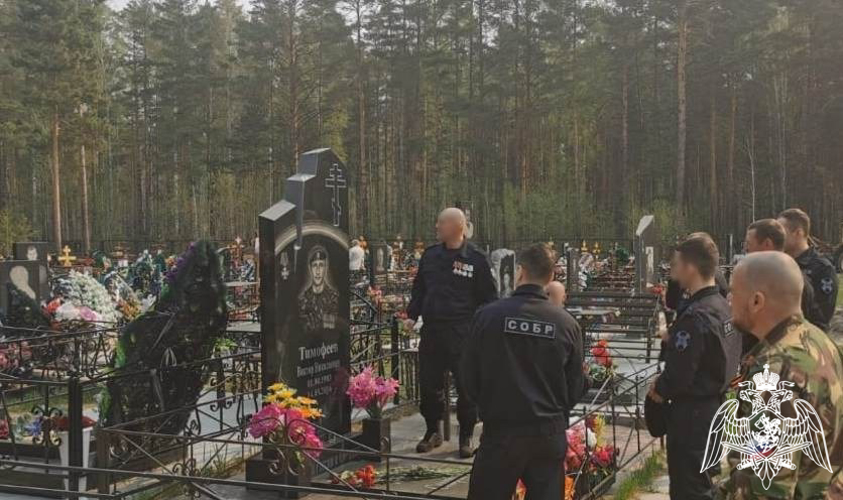 Память офицера СОБР погибшего при исполнении служебного долга почтили росгвардейцы в Тюмени