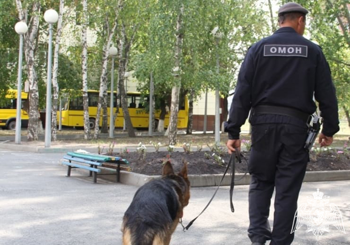 Росгвардия в Тюменской области приняла участие в обеспечении безопасности мероприятий «Последний звонок»