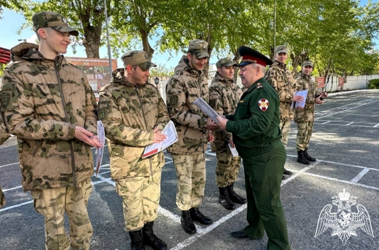 В кинологическом центре Уральского округа Росгвардии проводили в запас военнослужащих по призыву