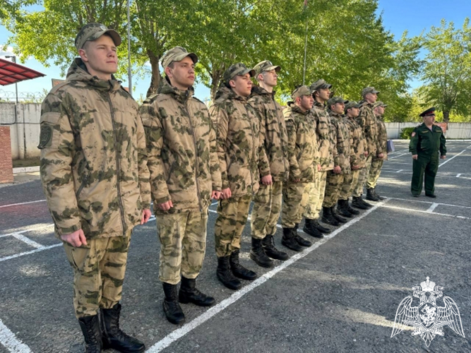 В кинологическом центре Уральского округа Росгвардии проводили в запас военнослужащих по призыву