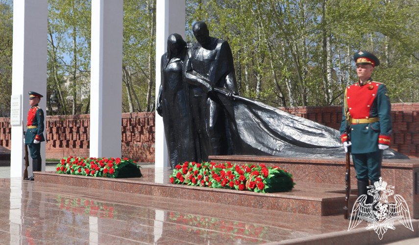 Руководство и личный состав территориального управления Росгвардии в Тюмени почтил память павших героев Великой Отечественной войны