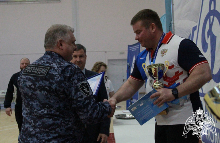 Росгвардейцы в Тюмени стали победителями и призёрами ежегодного фестиваля силовых видов спорта на первенство «Динамо»