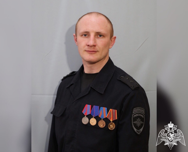 Память офицера СОБР погибшего при исполнении служебного долга почтили росгвардейцы в Тюмени