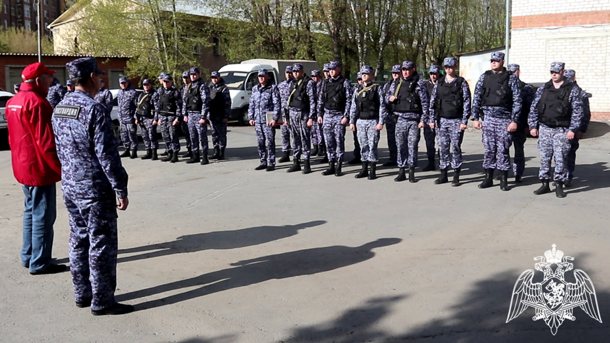     Ветераны и сотрудники Росгвардии в Тюменской области поддержали всероссийскую акцию «Бессмертный автополк» (видео)