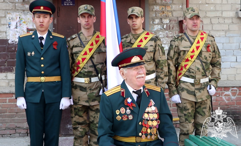 Росгвардия поздравила персональными парадами ветеранов Великой Отечественной войны в Тюмени (видео)