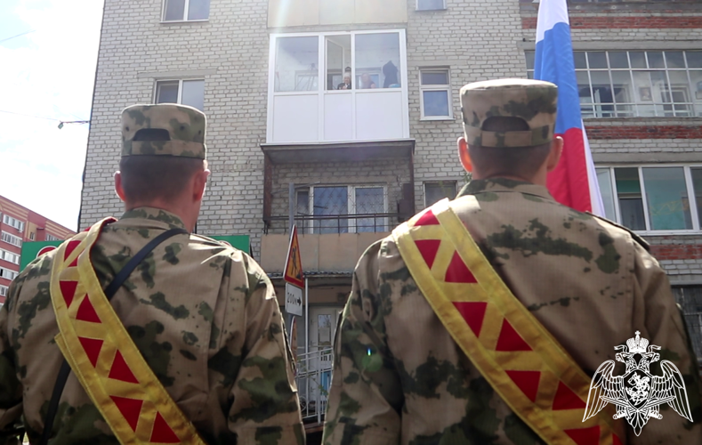 Росгвардия поздравила персональными парадами ветеранов Великой Отечественной войны в Тюмени (видео)
